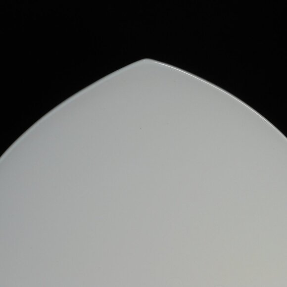 Maxwell & Williams White Basics spade shape dinner plate - Picture 2 of 4